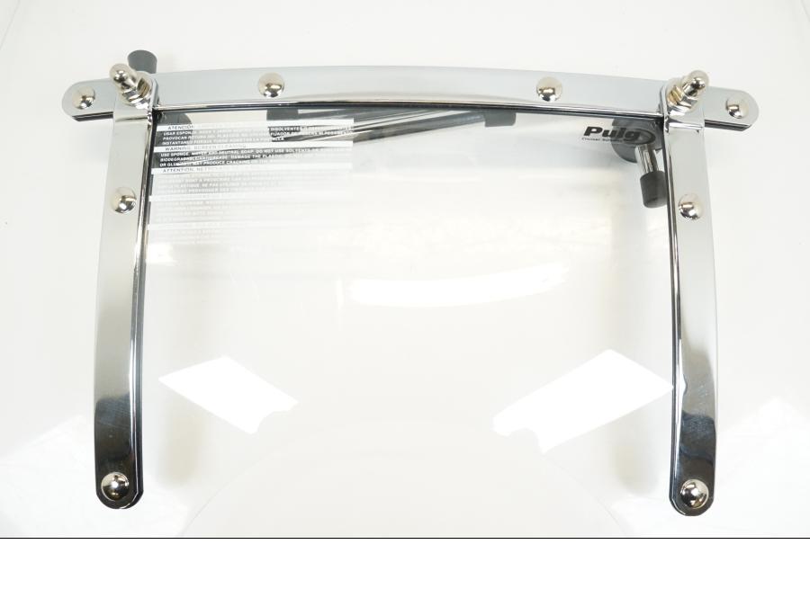 Baksidan på Vindruta från en H-D Dyna Street Bob FXDB/I -2014 motorcykel.