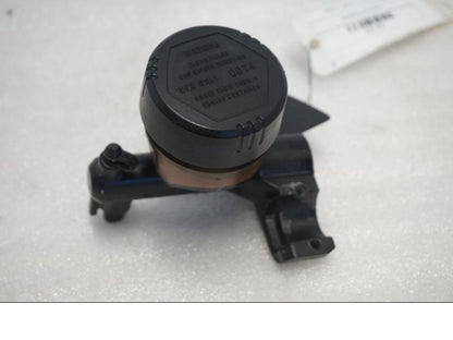 Framsidan på Bromshuvudcylinder från en BMW K 1300 R -2011 motorcykel.