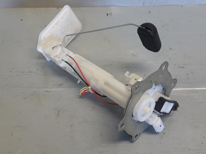 Framsidan på Bensinpump insprut från en Yamaha MT 125 -2017 motorcykel.