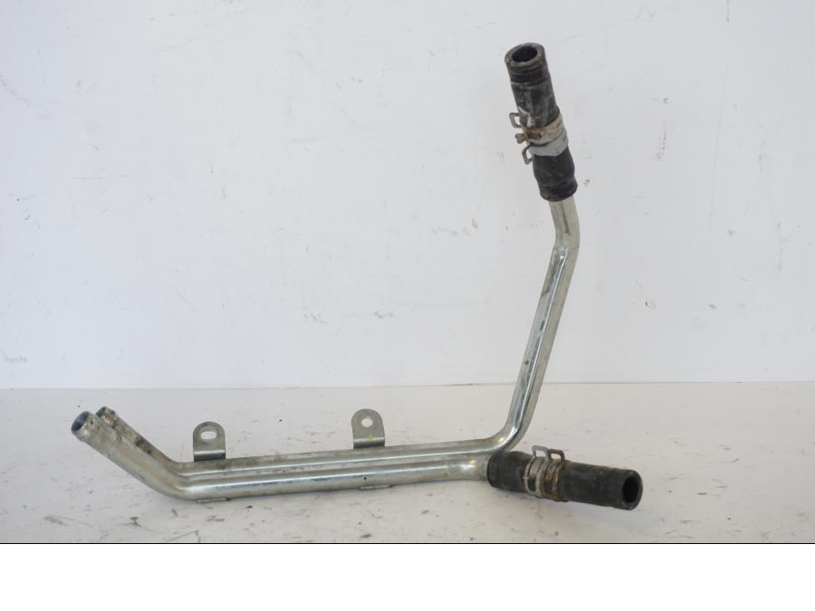 Höger sida på Vattenrör från en Honda SH 300 A -2011 scooter.