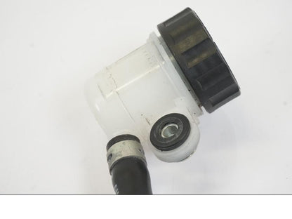 Vänster sida på Bromshuvudcylinder från en Yamaha MT-07 -2016 motorcykel.