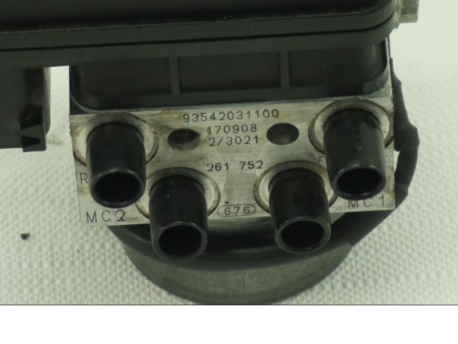 Baksidan på ABS Modulator från en KTM RC 390 -2019 motorcykel.