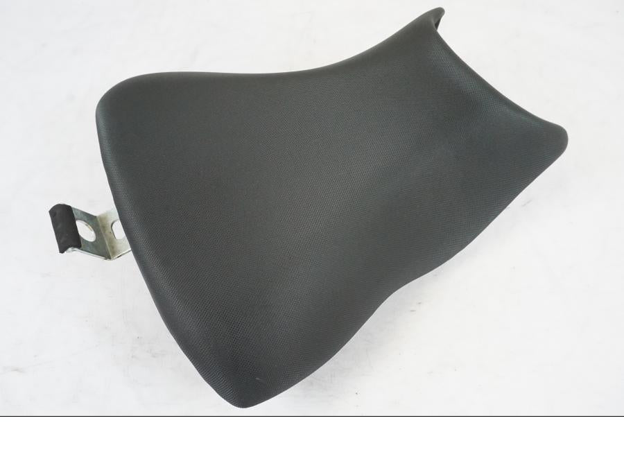 Framsidan på Sadel från en Kawasaki ER-6N -2016 motorcykel.