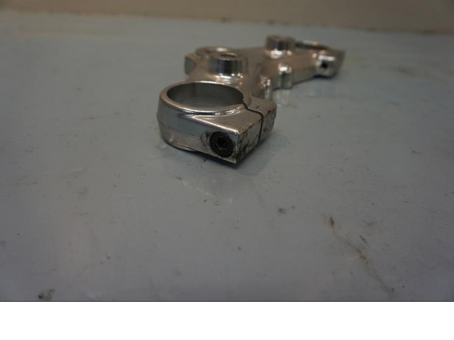 Höger sida på Gaffelkrona från en Yamaha V-MAX 1200 -2001 motorcykel.