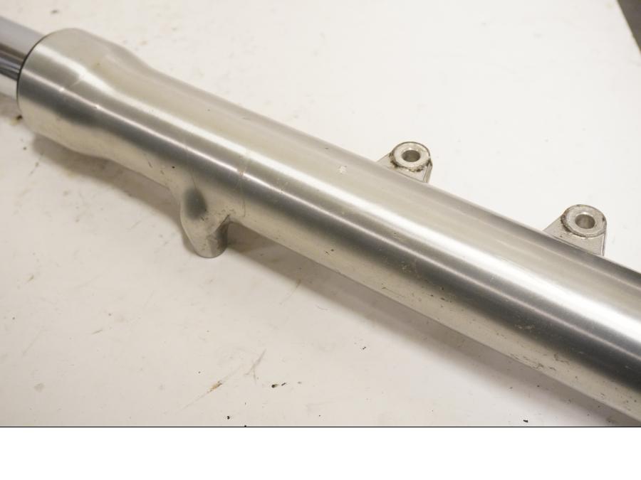 Höger sida på Gaffelben från en Honda VT 600 C -1994 motorcykel.