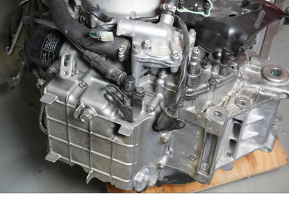 Baksidan på Motor från en Honda VFR 800 -2008 motorcykel.