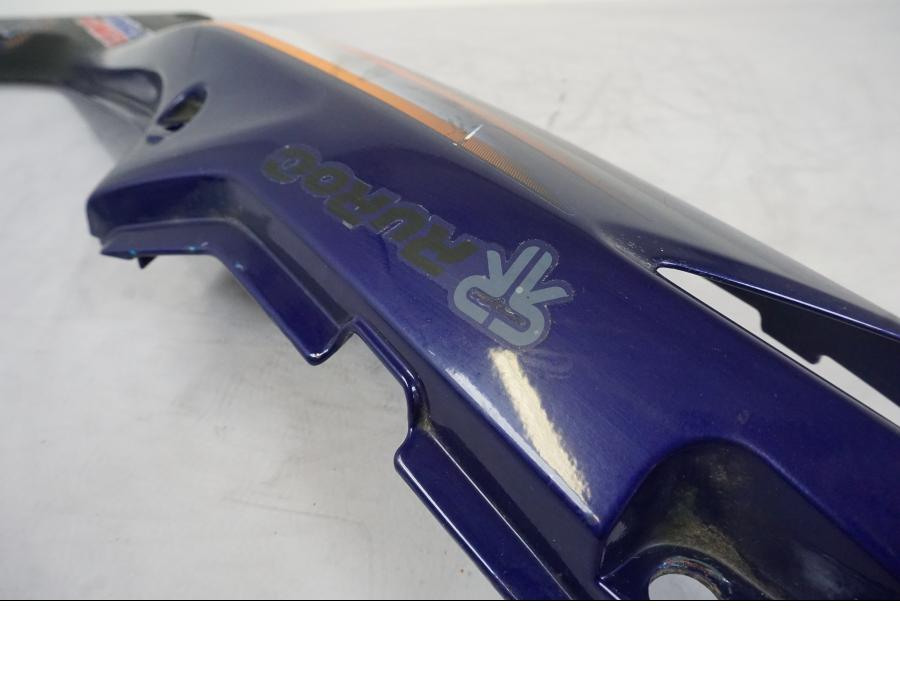 Vänster sida på Bakvinge från en Honda CBR 125 R -2006 motorcykel.