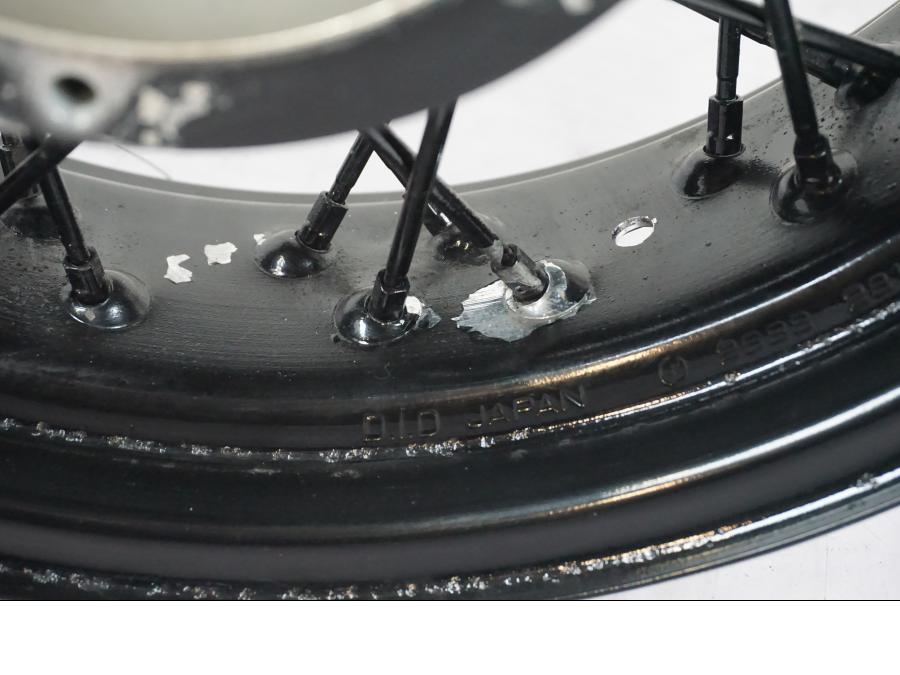 Extrabild3 på Fälg från en Yamaha XVS 1100 -2004 motorcykel.