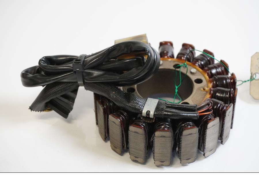 Framsidan på Generator från en Honda CBR 900 RR -1993 motorcykel.