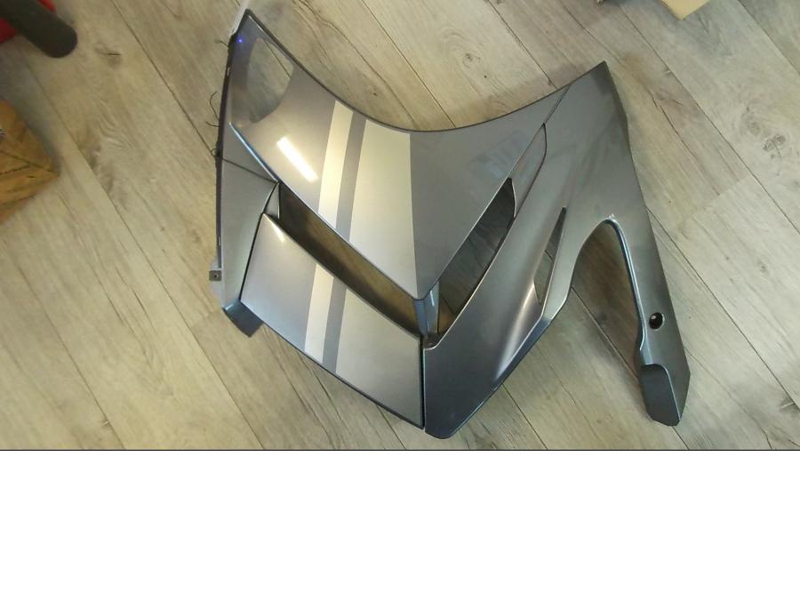 Framsidan på Sidkåpa från en Yamaha FJR 1300 -2007 motorcykel.