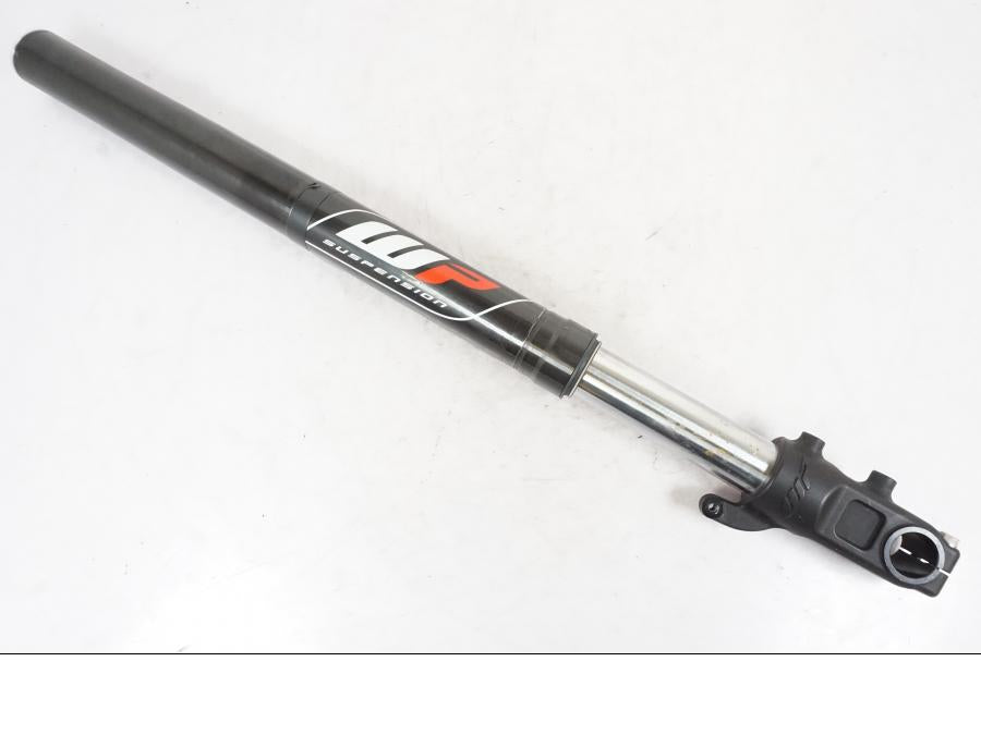 Framsidan på Gaffelben från en KTM 690 Duke -2015 motorcykel.