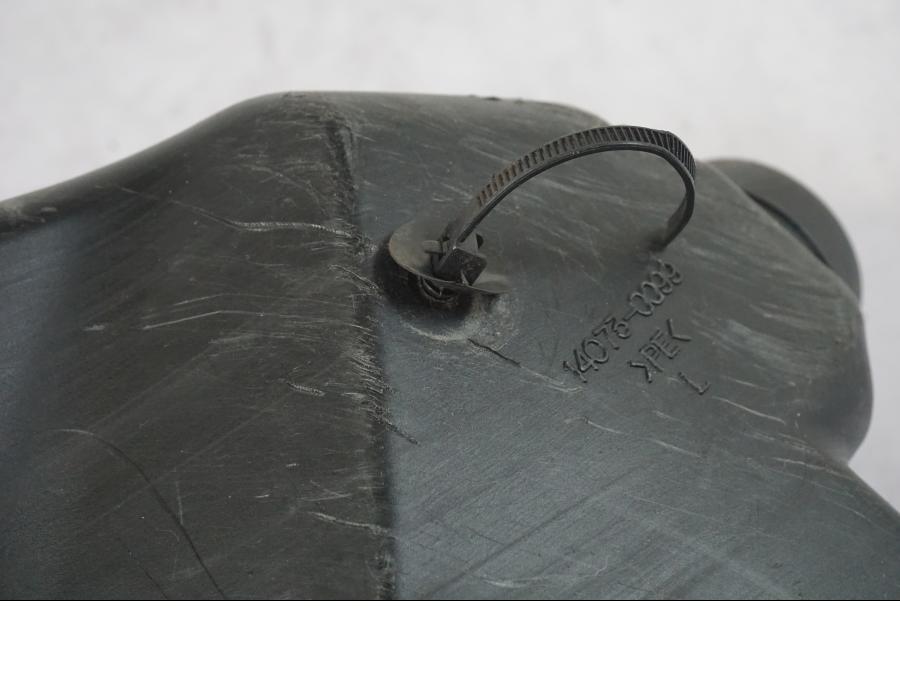 Extrabild2 på Luftintag från en Kawasaki ZZ-R 1400 -2009 motorcykel.