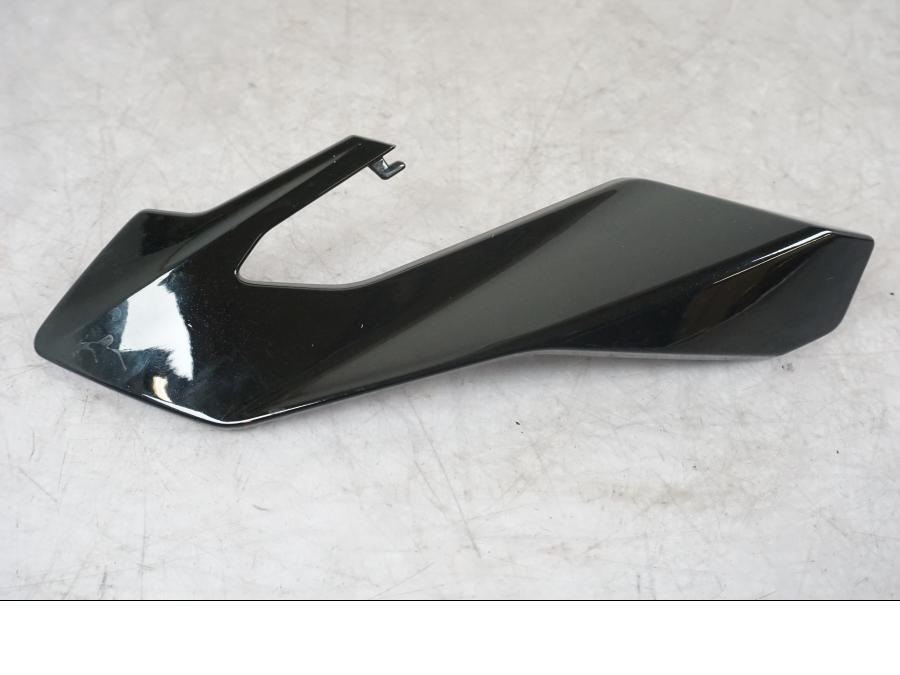 Framsidan på Toppkåpa från en BMW F 800 R -2018 motorcykel.