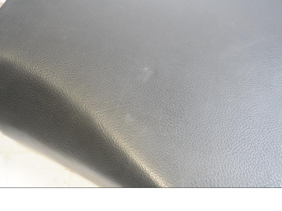 Baksidan på Sadel från en Kawasaki ZXR 750 -1989 motorcykel.