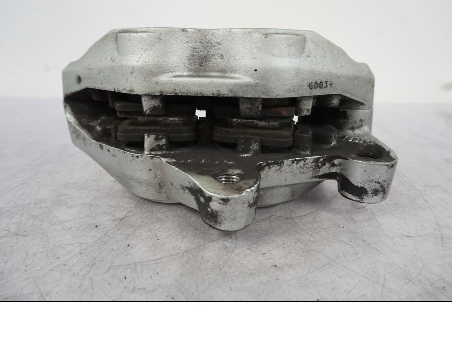 Vänster sida på Bromsok från en KTM 990 Super Duke -2006 motorcykel.