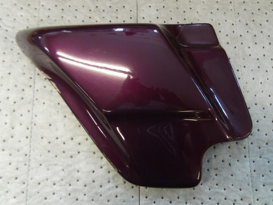 Framsidan på Sidopanel från en H-D Touring Road King FLHR/I -1997 motorcykel.