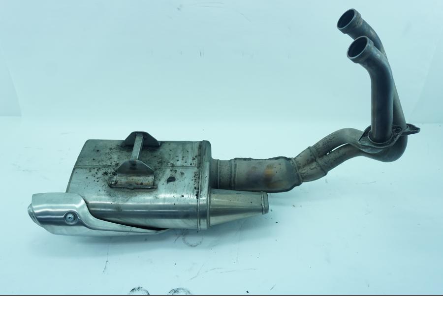 Höger sida på Ljuddämpare från en Kawasaki Ninja 650 -2018 motorcykel.