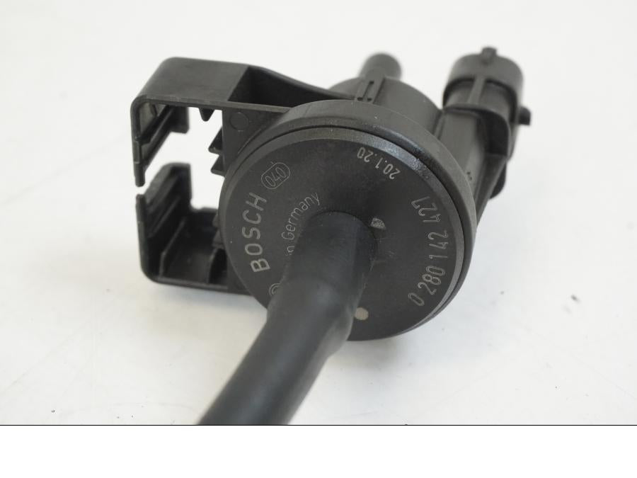 Baksidan på Fuel Evap System från en Husqvarna 701 Supermoto -2020 motorcykel.