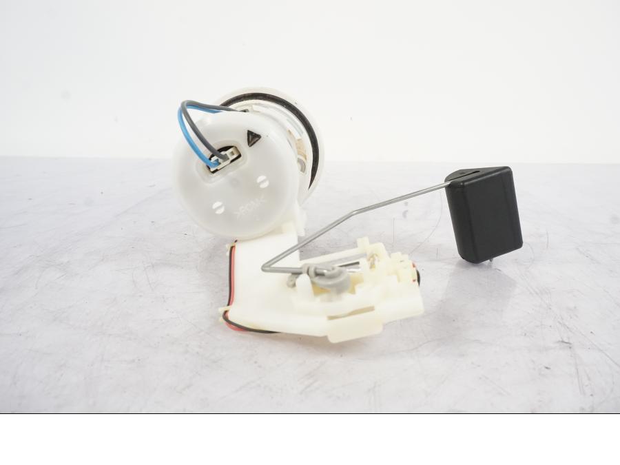 Höger sida på Bensinpump insprut från en Honda VFR 1200 -2010 motorcykel.