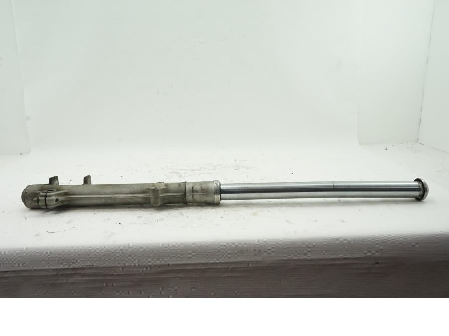 Höger sida på Gaffelben från en BMW R 90 -1975 motorcykel.