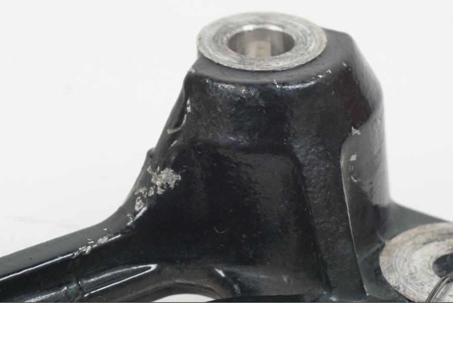 Baksidan på Bromsoksfäste från en Yamaha XJ 900 -1997 motorcykel.