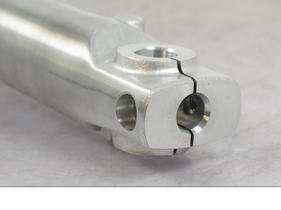 Baksidan på Gaffelben från en Yamaha XV 535 -2001 motorcykel.