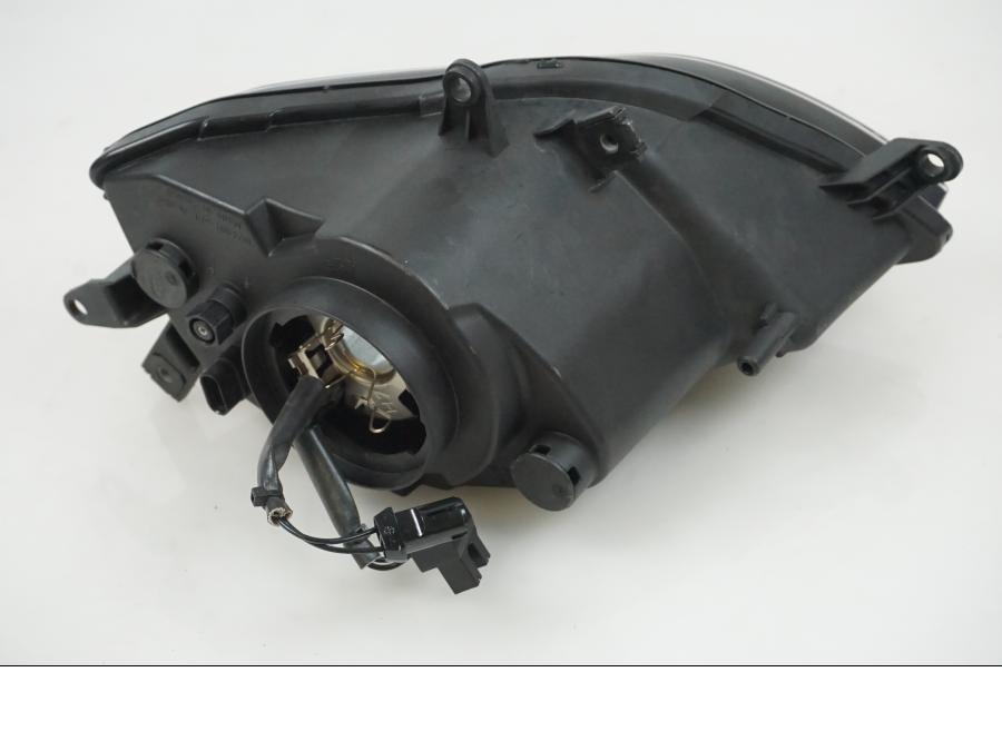 Vänster sida på Strålkastare från en BMW S 1000 XR -2016 motorcykel.