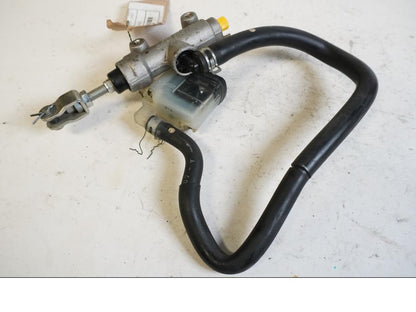 Framsidan på Bromshuvudcylinder från en Suzuki GSX 1300 BK -2008 motorcykel.