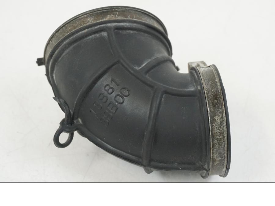 Framsidan på Luftrör från en Suzuki VS 1400 -1999 motorcykel.