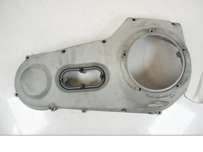 Framsidan på Transmissionskåpa från en H-D Softail Standard FXST -2001 motorcykel.