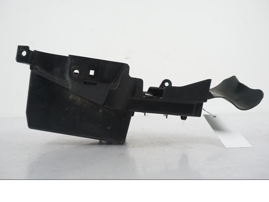 Baksidan på Batterihållare från en Kawasaki ER-6N ABS -2010 motorcykel.