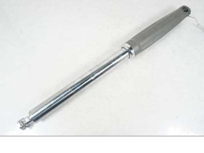 Snett nerifrån på Gaffelben från en H-D Softail FXCW Rocker -2008 motorcykel.