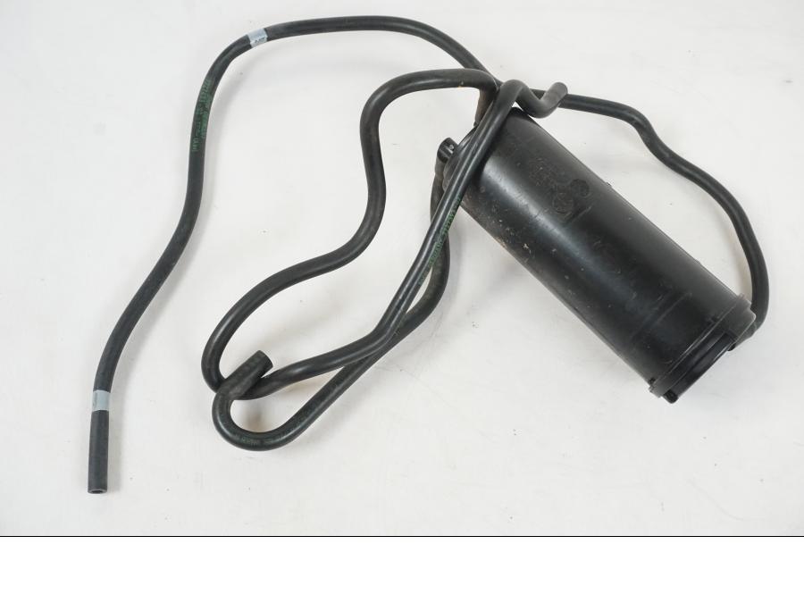 Framsidan på Fuel Evap System från en BMW R 1250 GS -2021 motorcykel.
