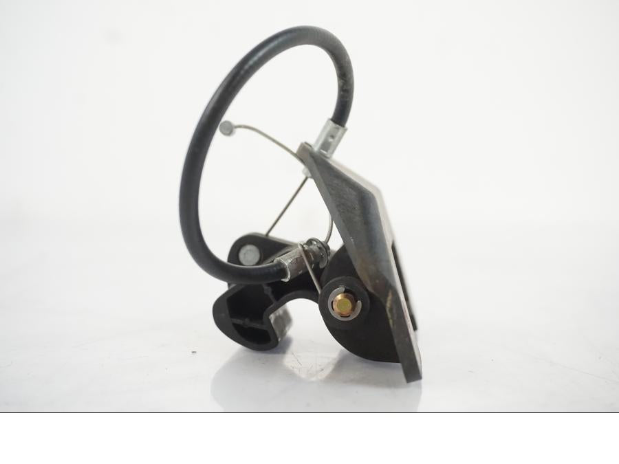 Vänster sida på Sadellåsmekanism från en BMW F 650 CS -2002 motorcykel.