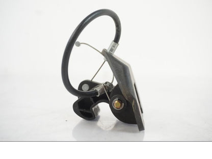 Vänster sida på Sadellåsmekanism från en BMW F 650 CS -2002 motorcykel.