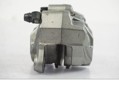 Snett uppifrån på Bromsok från en KTM 1290 Super Duke R -2022 motorcykel.