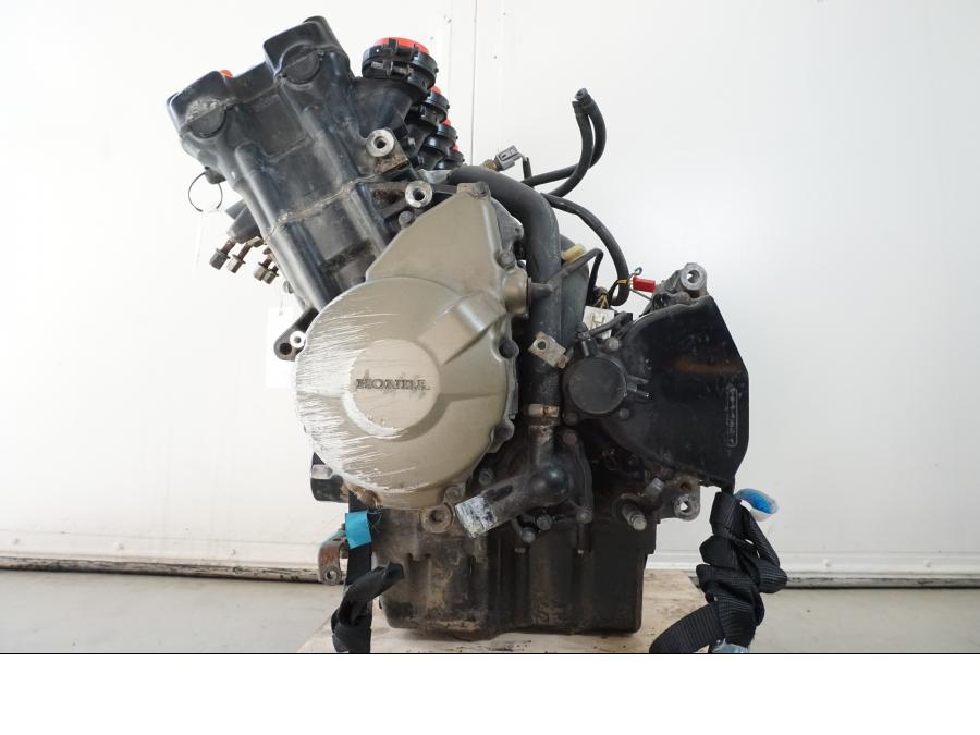 Snett nerifrån på Motor från en Honda CBR 1100 XX -1999 motorcykel.