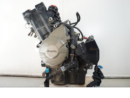 Snett nerifrån på Motor från en Honda CBR 1100 XX -1999 motorcykel.