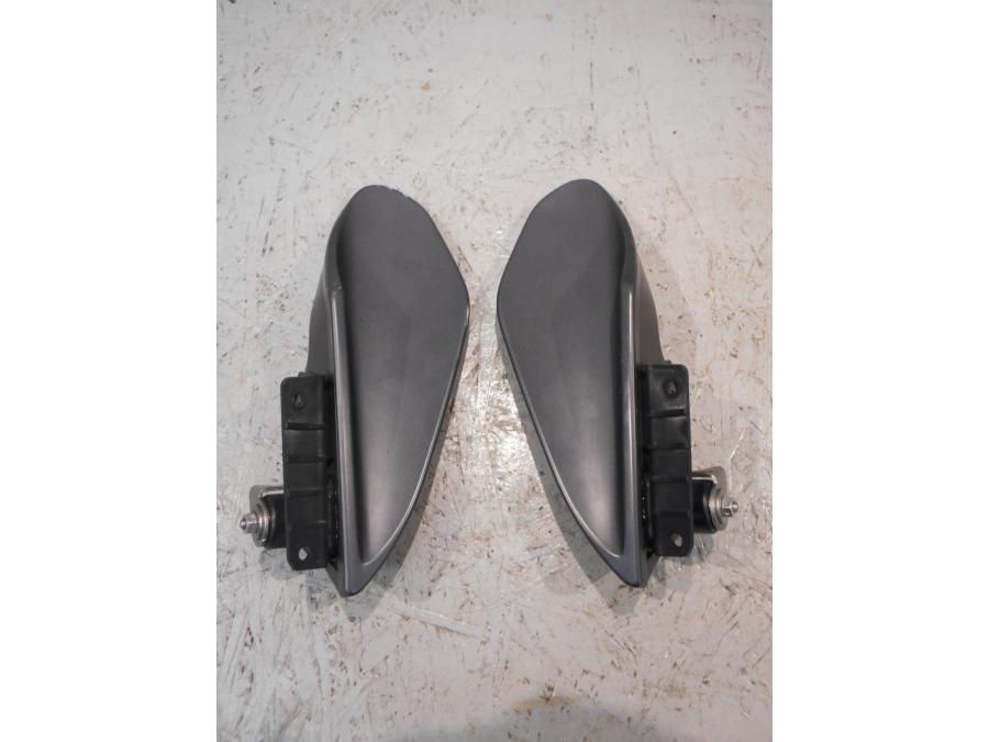 Baksidan på Vindavvisare från en BMW K 1600 -2015 motorcykel.