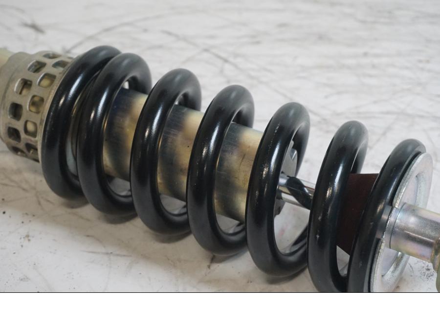 Höger sida på Stötdämpare från en Yamaha XVS 1300 -2008 motorcykel.