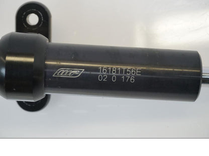 Snett nerifrån på Styrdämpare från en KTM 1290 Super Duke -2020 motorcykel.