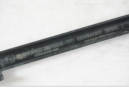 Höger sida på Plast från en BMW R 1200 GSA -2012 motorcykel.