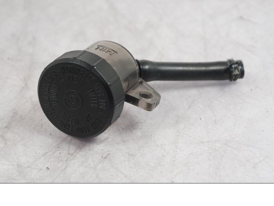 Höger sida på Kopplingsvätskebehållare från en Ducati Multistrada V4 -2024 motorcykel.