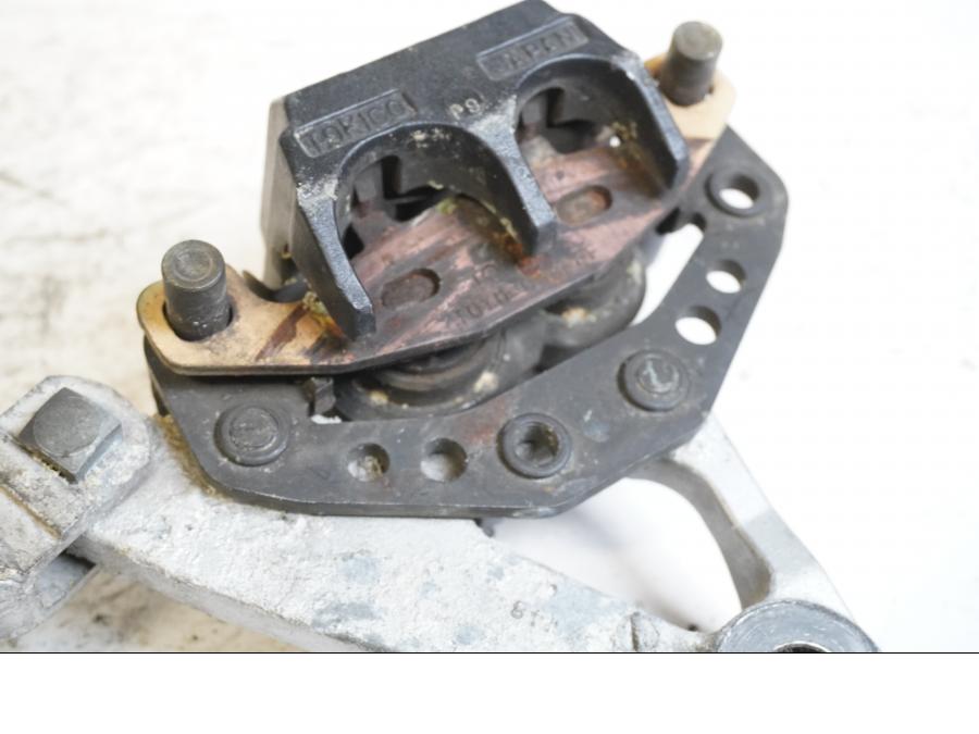 Vänster sida på Bromsok från en Kawasaki GPX 600 -1989 motorcykel.