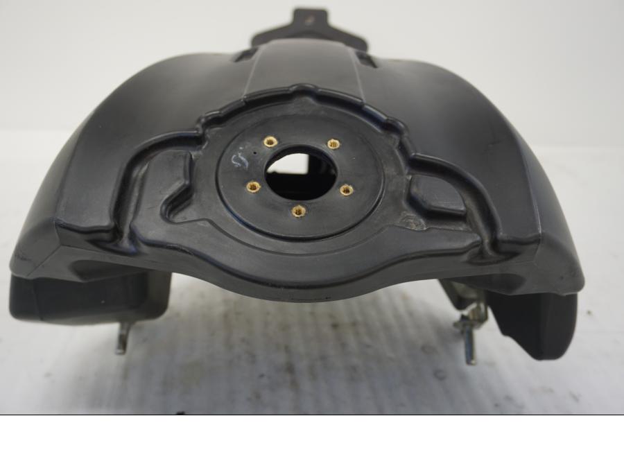 Höger sida på Bensintank från en Ducati Monster 696 -2008 motorcykel.