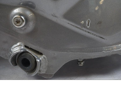 Snett uppifrån på Bensintank från en Triumph Tiger Explorer -2013 motorcykel.