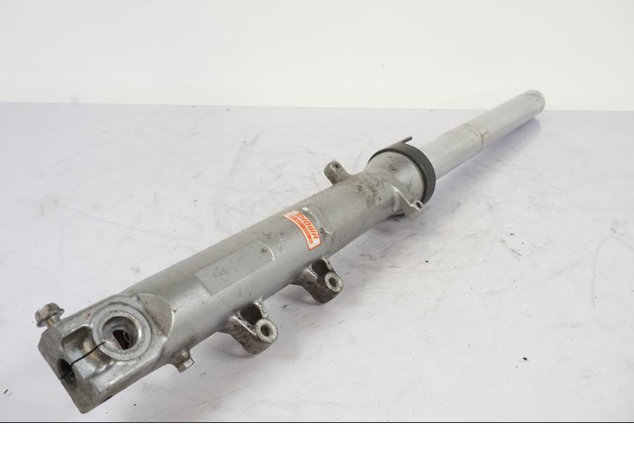 Framsidan på Gaffelben från en Honda VFR 750 -1994 motorcykel.