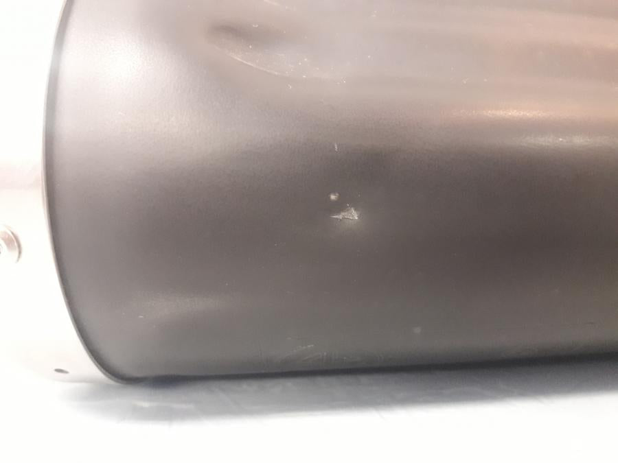 Vänster sida på Ljuddämpare från en Triumph Speed Twin -2019 motorcykel.