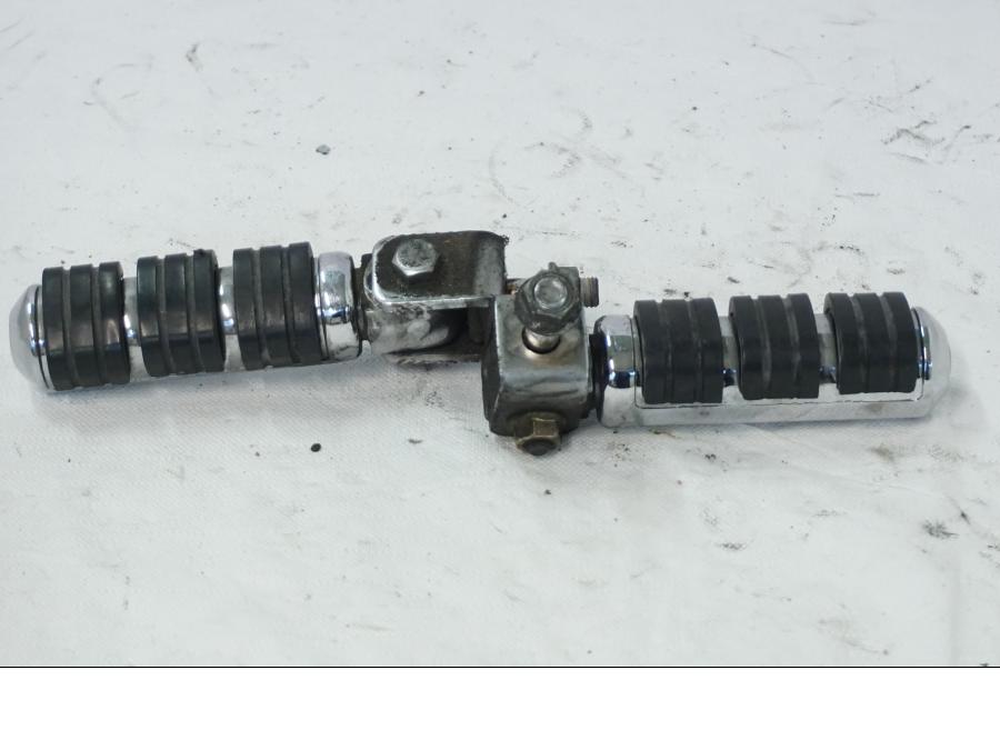 Höger sida på Fotpinnesats från en Kawasaki VN 1500 -1996 motorcykel.