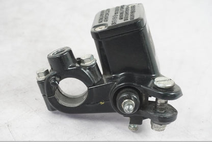 Snett uppifrån på Bromshuvudcylinder från en KTM 390 Duke -2018 motorcykel.